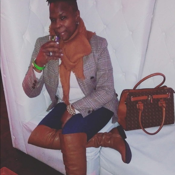 Hello please leave a comment👇🏾 - Picture 7 of 12